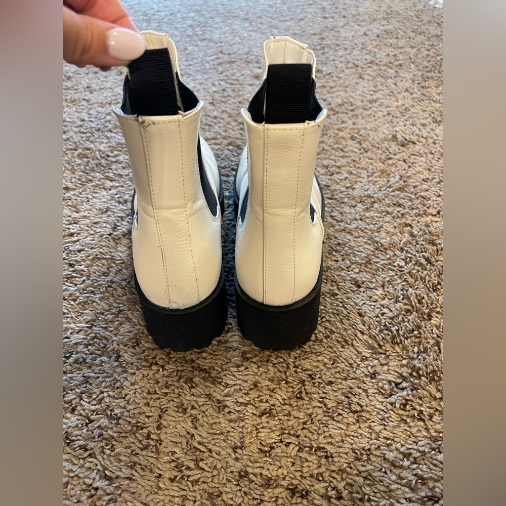 Chelsea Boots - Picture 3 of 4